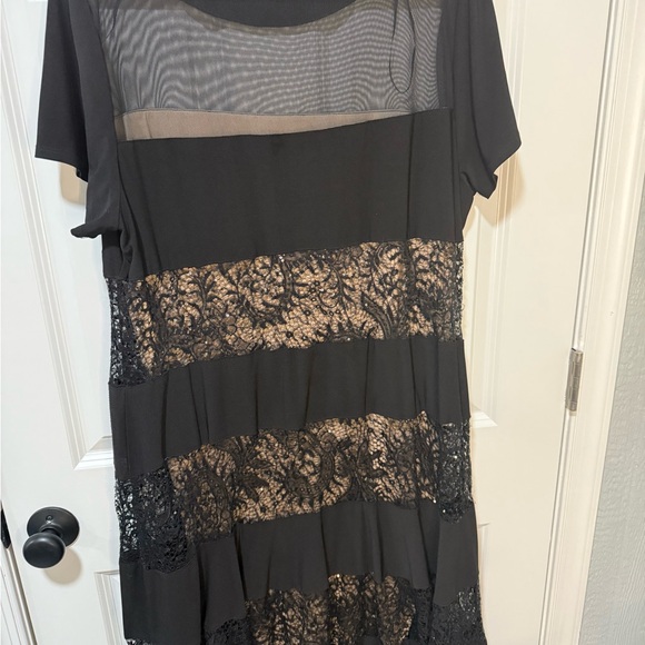 R & M Richards Black Dress with Tan Lace Overlay - Picture 8 of 9
